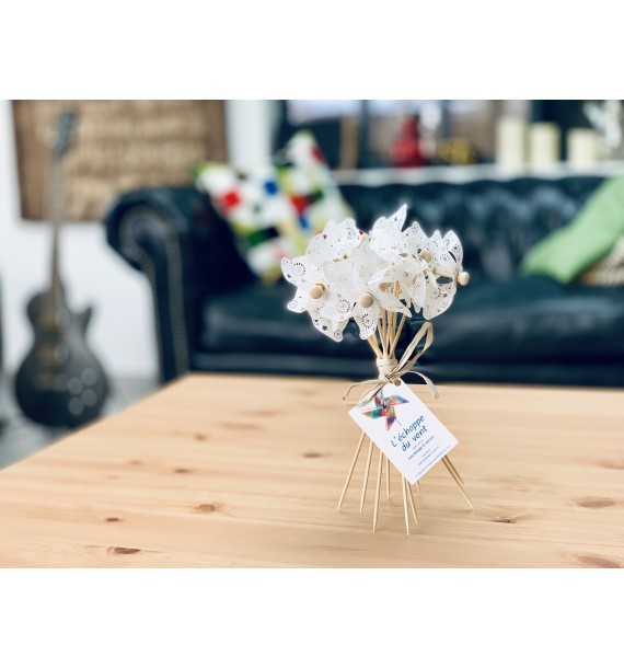 PETIT BOUQUET DE 9 MOULINS A VENT BLANC DENTELLE